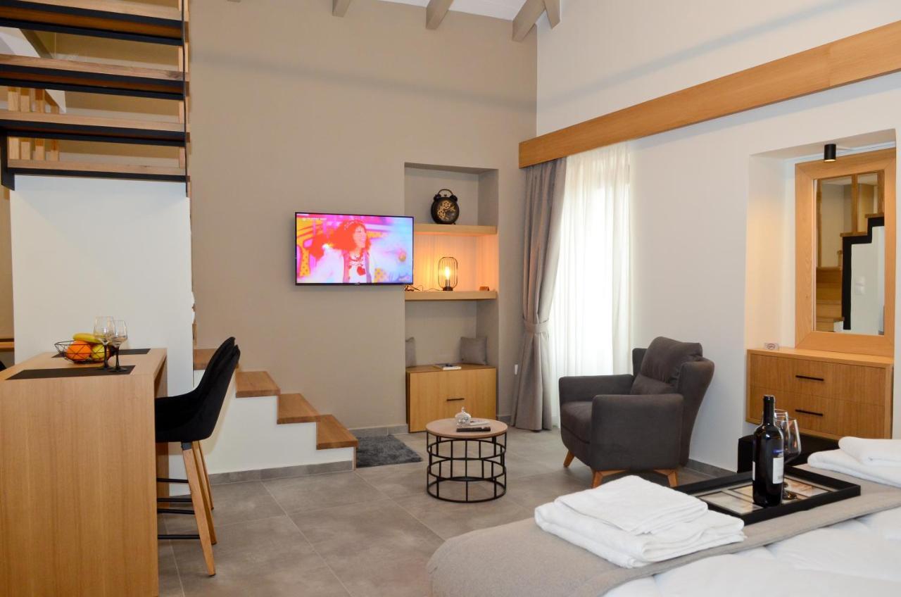 Roloi Suites Nafpaktos Bagian luar foto